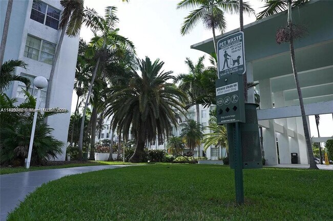 Foto del edificio - 494 NW 165th St