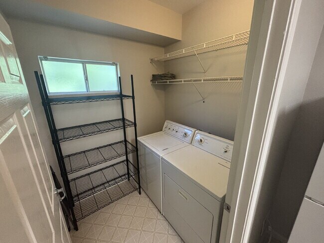 Foto del edificio - 2 BED 2 BATH CONDO IN GATED COMMUNITY WITH CLUBHOUSE AMMENITIES