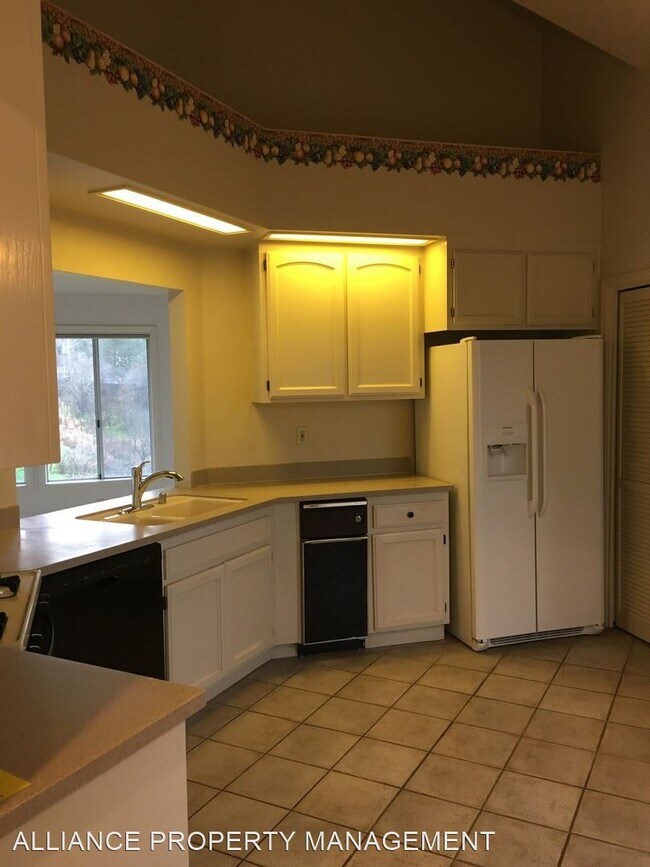 Building Photo - 2044 Stonefield Ln
