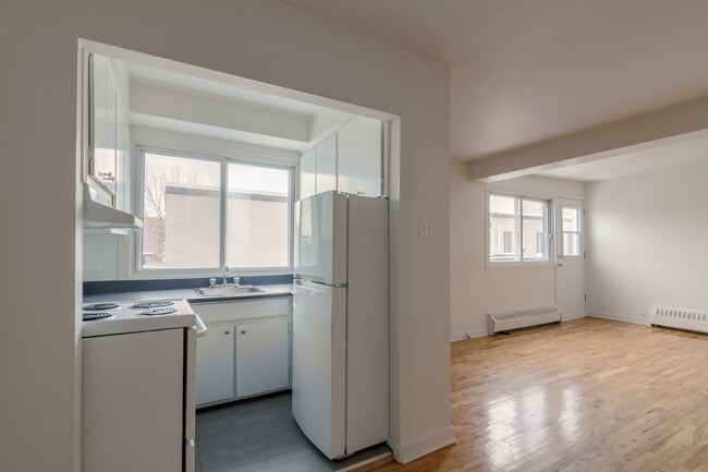 Building Photo - 735 Rue Gordon