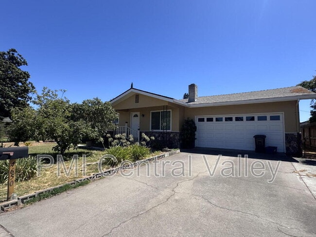 Building Photo - 4650 Dahlia Dr