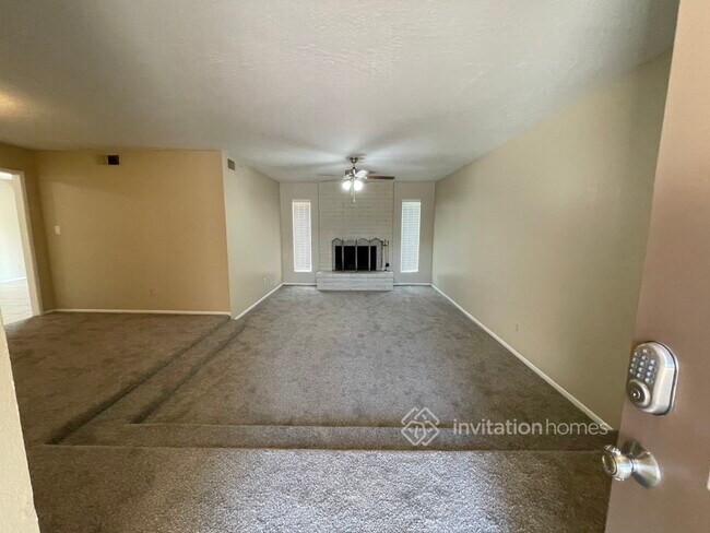 Building Photo - 1534 W Nopal Ave