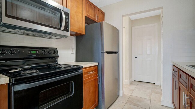Foto del edificio - Renovated 2 bedroom 1 bath Pet Friendly Ap...