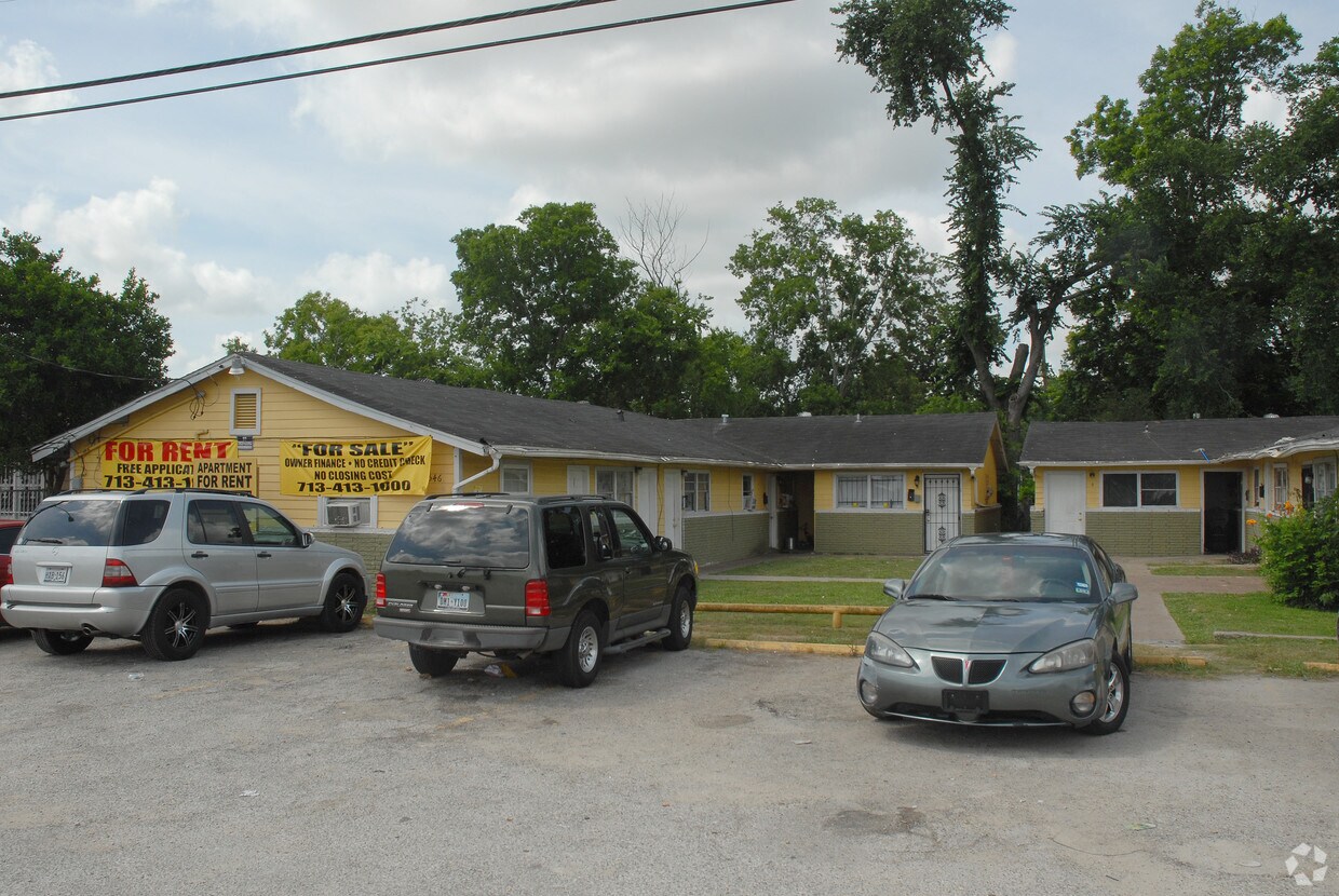 Building Photo - 4540-4546 Mayflower St