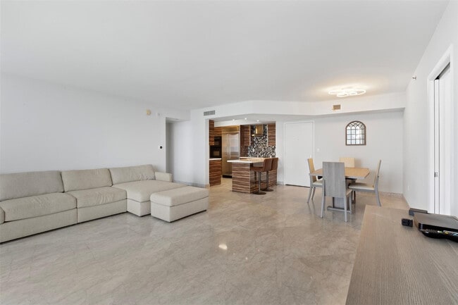 Foto del edificio - 18911 Collins Ave