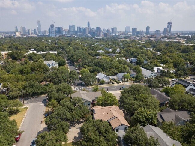 Foto del edificio - 1803 Bouldin Ave