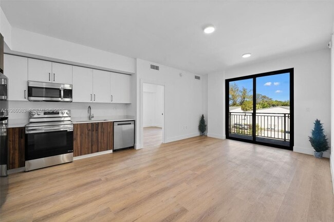 Foto del edificio - 2479 NE 192 St