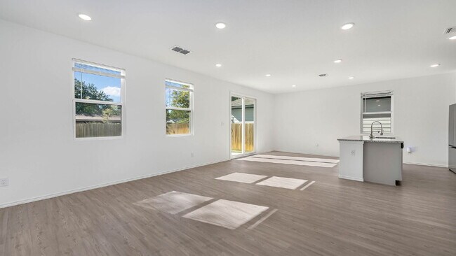 Foto del edificio - 4422 Chandler Rd