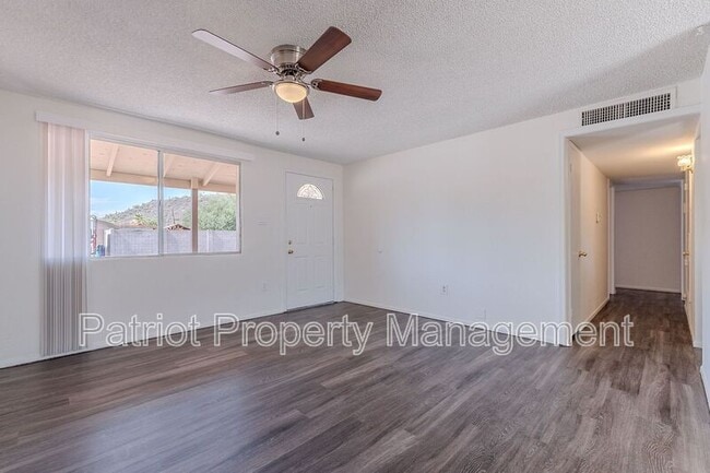 Building Photo - 1609 W Voltaire Ave