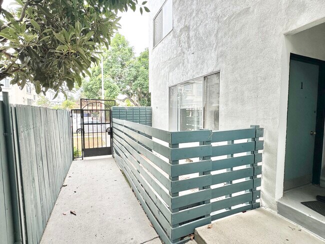 Building Photo - 3960 Inglewood Blvd Los Angeles, CA 90066