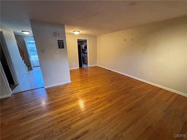 Foto del edificio - 4307 Candlelight Ln