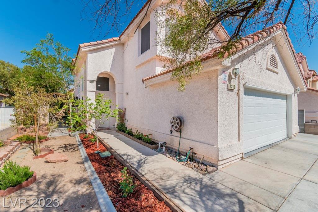 Foto principal - 1216 Olvera Way
