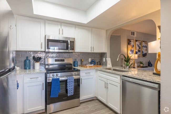 B2 - 1200SF - Cocina - Indigo at Sunset Park