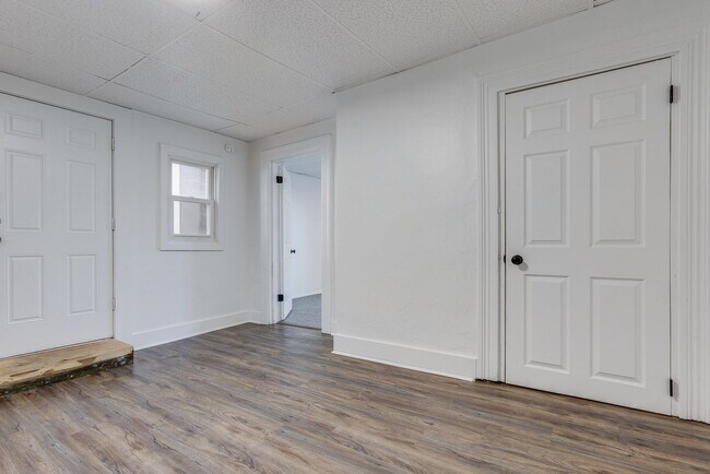 Building Photo - 826 E Warrington Ave