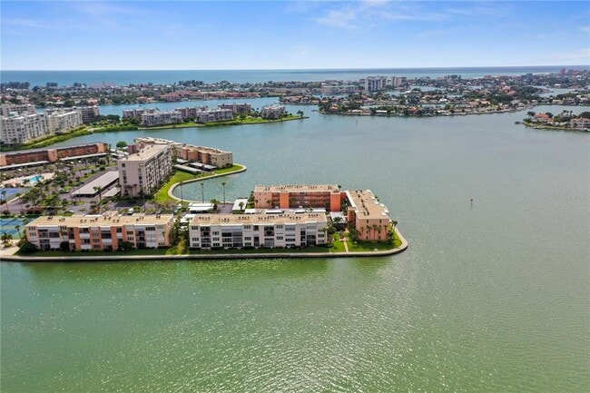 Building Photo - 7645 Sun Island Dr S