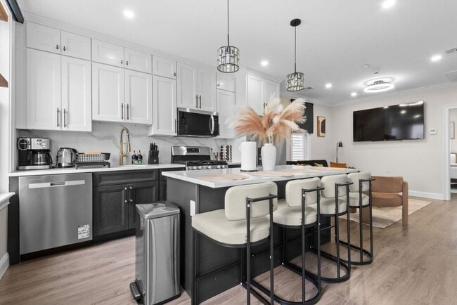 Building Photo - 3316 Summit Ave