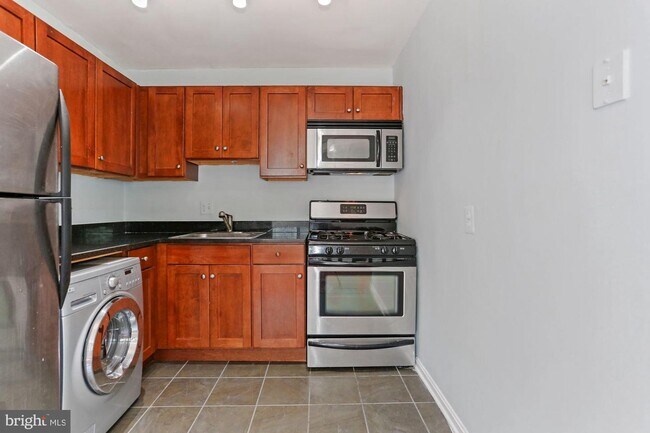 Foto del edificio - 3111 Naylor Rd SE