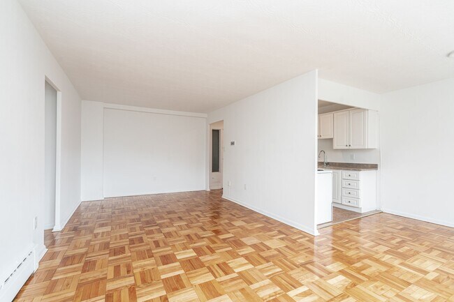 Building Photo - 5 Mallory Gardens