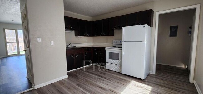 Foto del edificio - 1604 W Broadway St