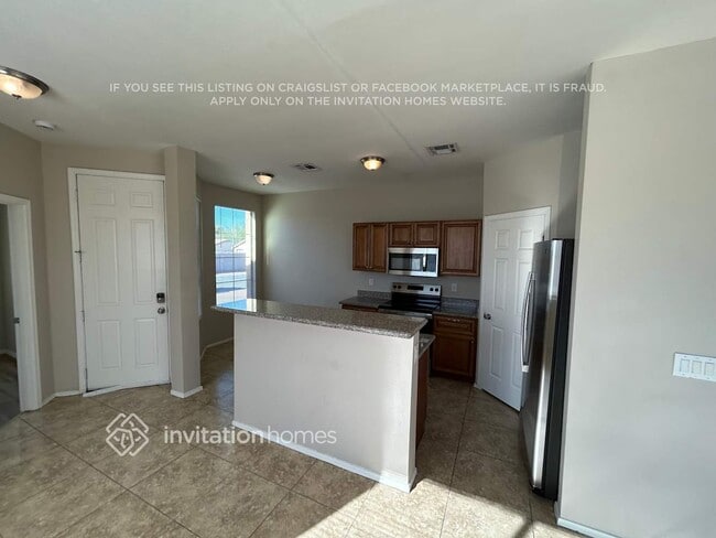 Building Photo - 6537 S 15th Dr