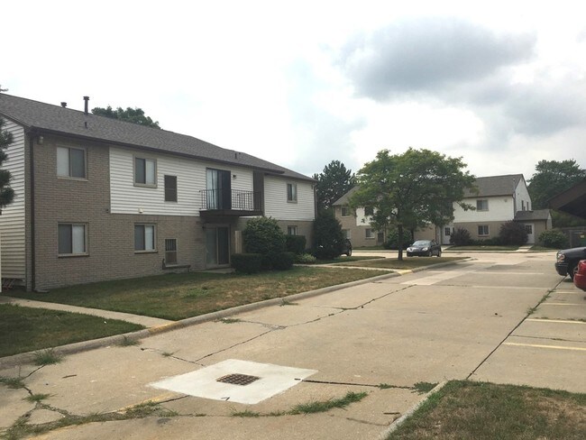 Building Photo - The Burroughs of Sterling Heights