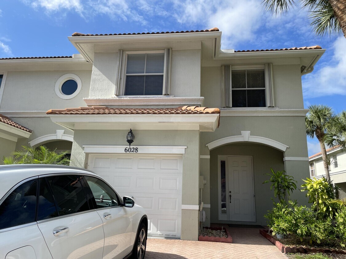 Primary Photo - 6028 Seminole Gardens Cir