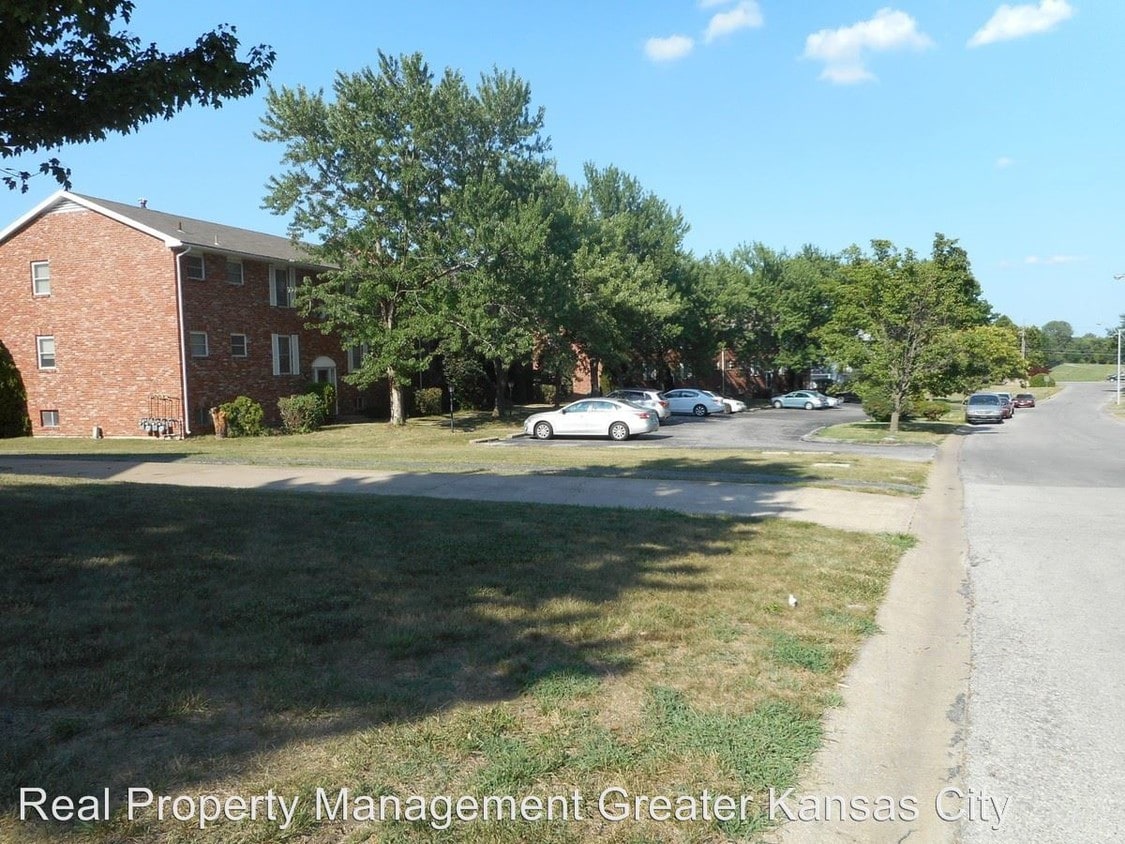 Primary Photo - 8016 E 88th Terrace