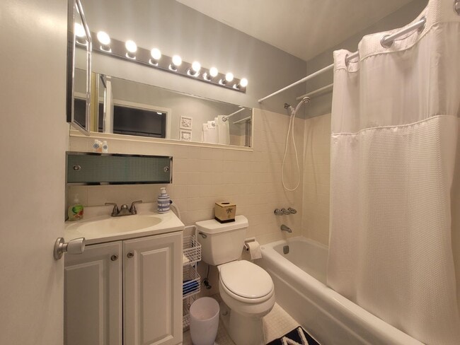Building Photo - Renovated Efficiency Unit at Aquarius of M...