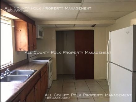 Building Photo - Great efficiency unit located in Frostproof!
