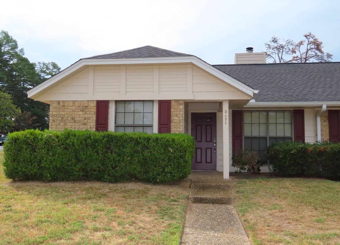 Foto principal - Near UT Tyler! 2 Bedroom, 2 Bath Duplex w/...
