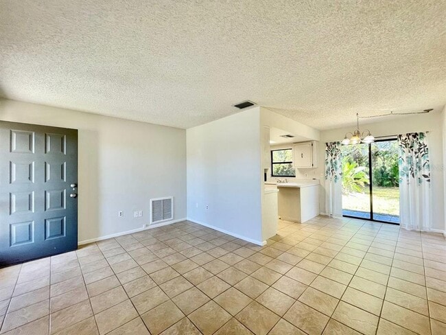 Building Photo - 2625 Narcissus Dr