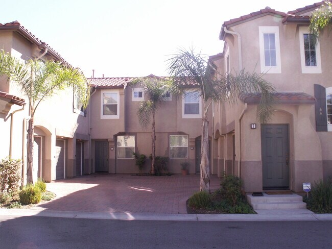 Building Photo - Beautiful 2 Bedroom Condo