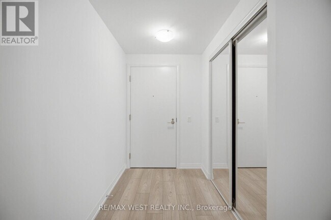 Photo du bâtiment - 400 King St W