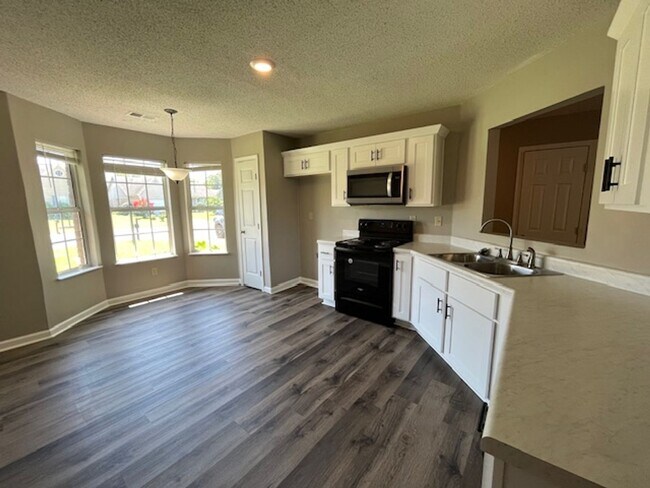 Foto del edificio - Completely Renovated 3 Bedroom 2 Bath Home...