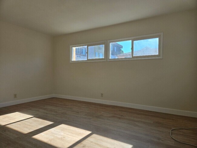 Foto del edificio - 1-Bedroom 1 bath unit in Van Nuys Zero deposit required at move in for qualified applicants throu...