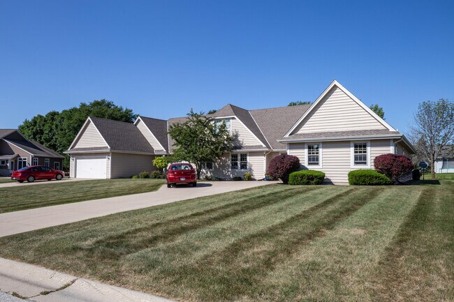 Building Photo - N27W26446 Christian Ct W