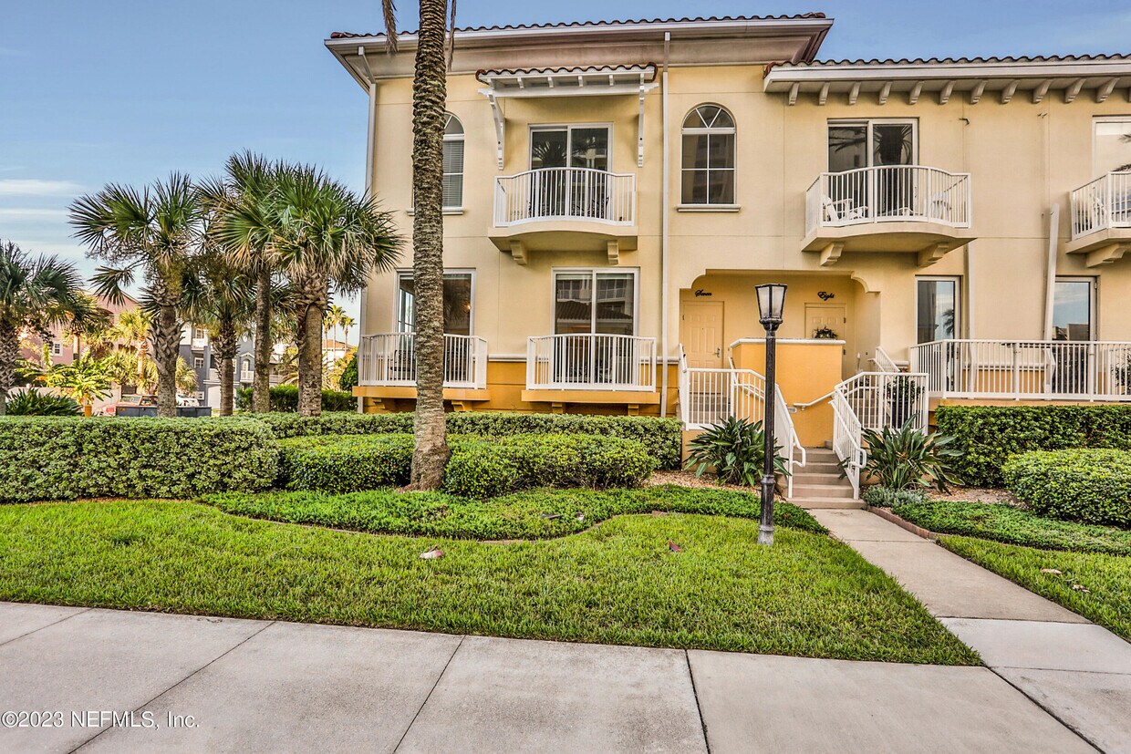Foto principal - 1032 1st St S
