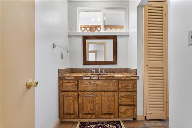 Foto del edificio - 2308 Woolsey St
