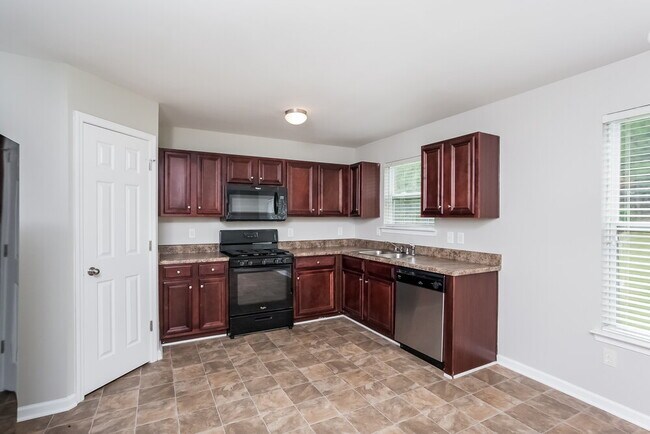 Building Photo - 2420 Valley Creek Dr