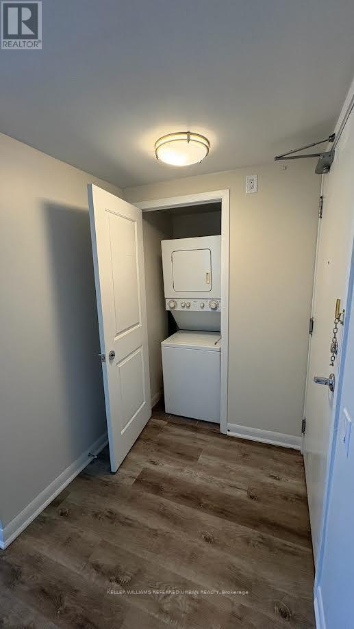 Building Photo - 25 Town Centre Court