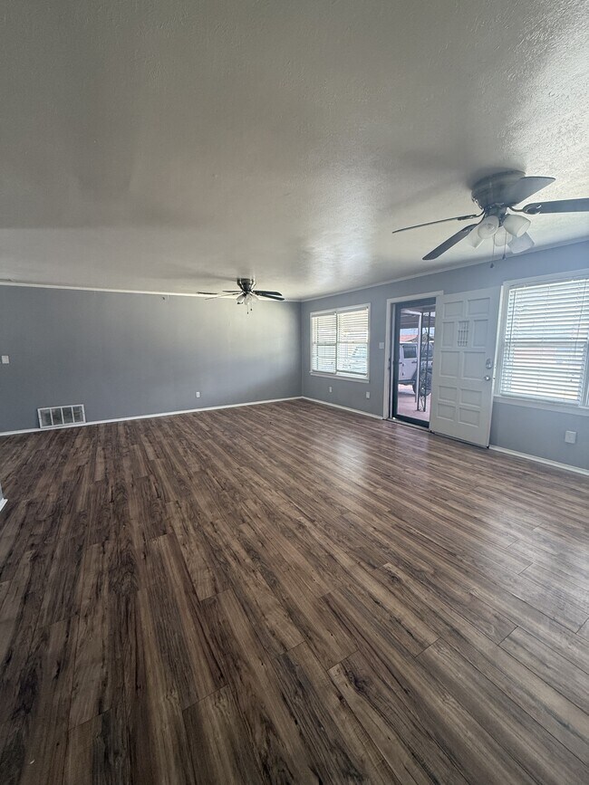 Building Photo - 2015 44th St