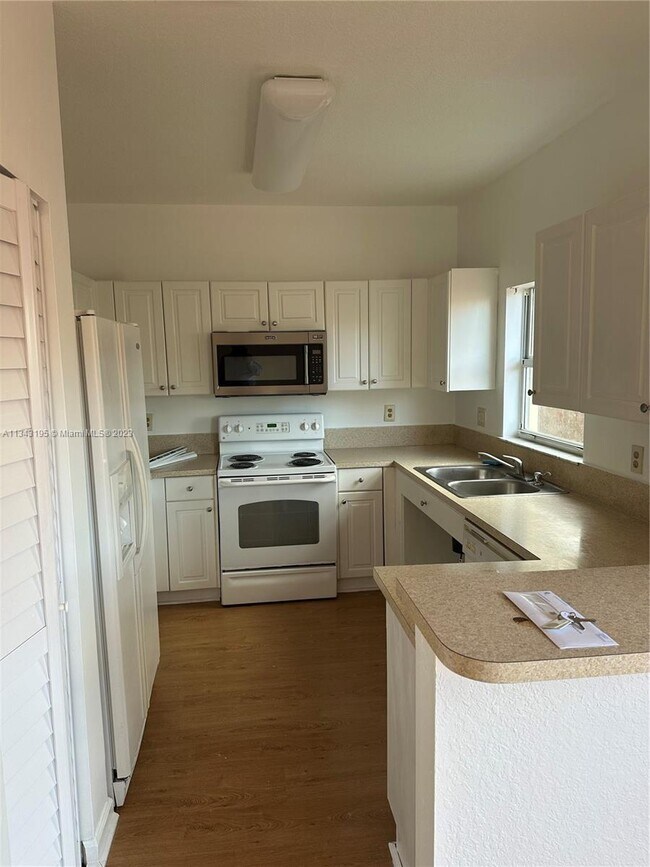 Building Photo - 4107 NE 24th Ct