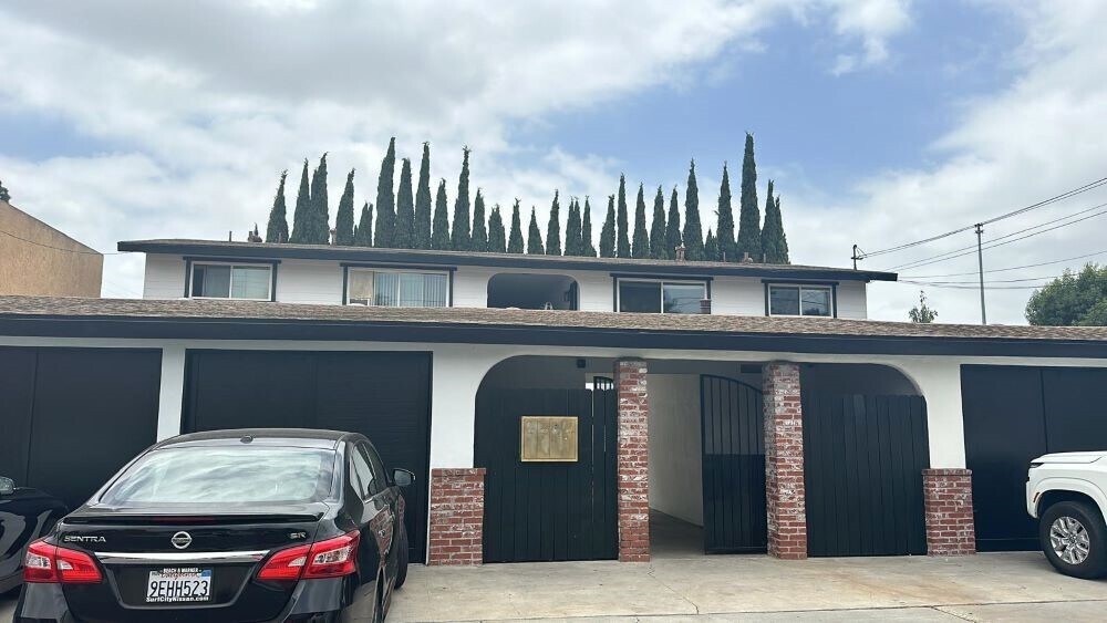 Primary Photo - 2302 W Roberta Ave