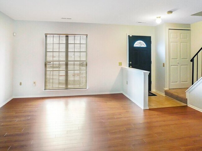Building Photo - Charming 2-Story Townhome with 3 Bedrooms/...