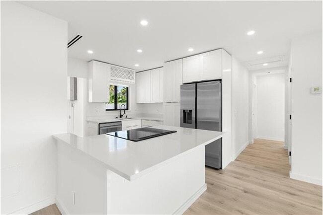 Building Photo - 455 SW 14th Ct