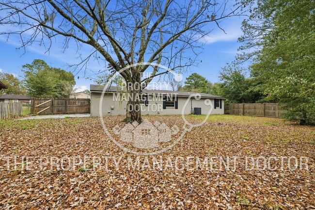 Foto del edificio - Modern 3/2 with an office Renovated Home in Orange Park - Ready for Immediate Move-In!