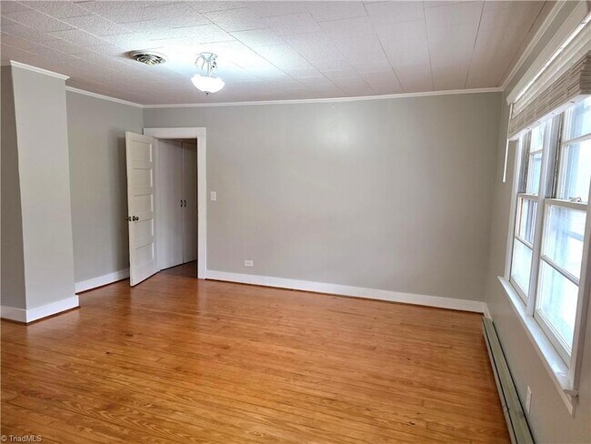 Foto del edificio - 816 Banner St