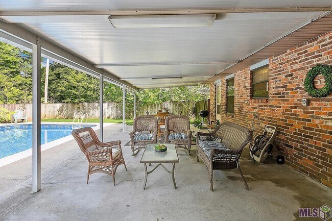 Building Photo - 987 Burgin Ave