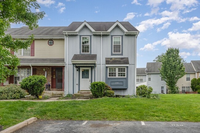 Building Photo - 1140 Hedgerow Ln