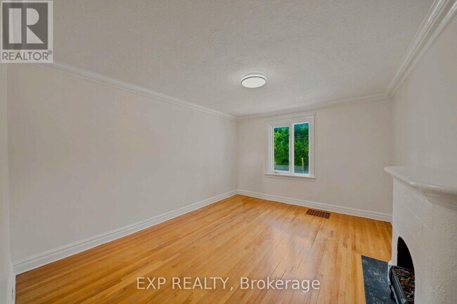 Building Photo - 452 Sunnyside Ave